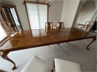 Thomasville Dining table w/Queen Annclaw feet