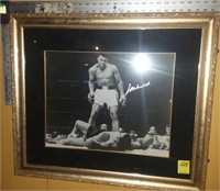 AUTOGRAPHED MUHAMMAD ALI BOXING PHOTO IN FRAME