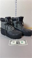 HIKING BOOTS SIZE 8 NICE