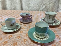 Set of 4 tea cups and sauces