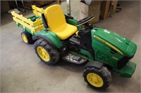 JOHN DEERE KIDS TRACTOR WITH TRAILER AND CHARGER