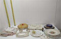 box of collectable glassware, plates, doilies, etc
