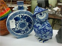 Blue and white owl and drum vase.