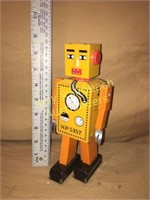 Retro wind-up tin Robot Lilliput toy w/ key