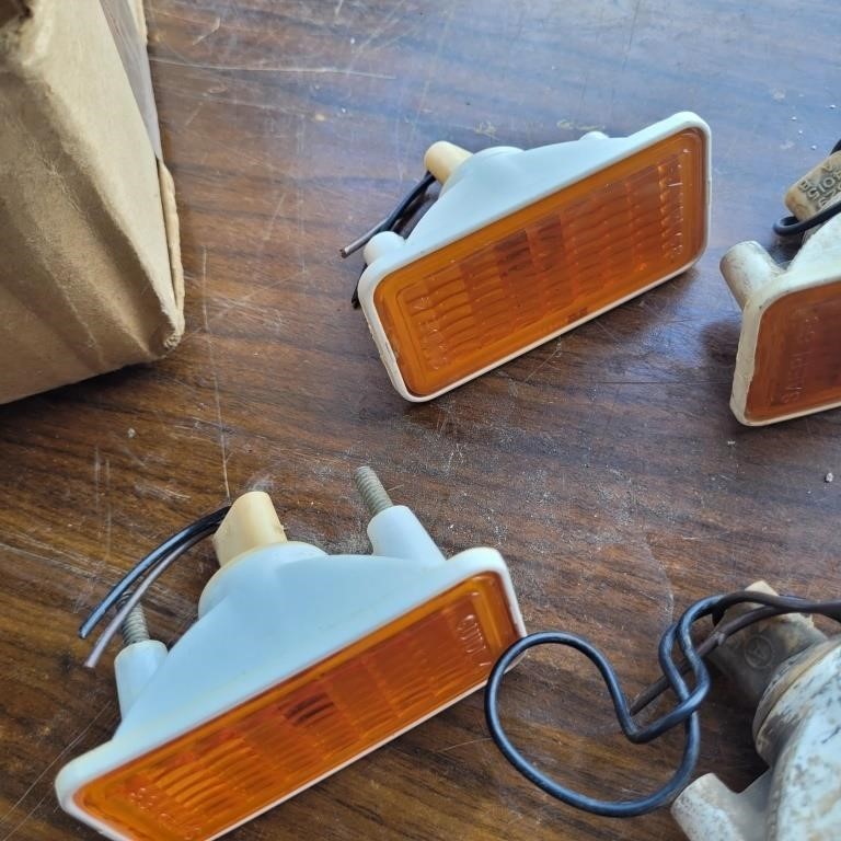 2 NEW , 2 USED - SIDE LIGHTS