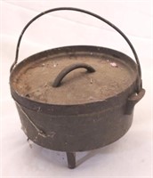 3 Leg cast iron pot with lid