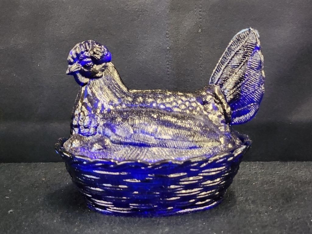 VINTAGE COBALT BLUE DEPRESSION GLASS HEN ON NEST