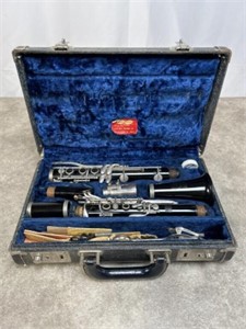 Bundy clarinet with case
