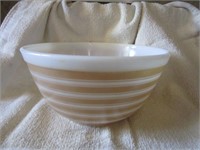 PYREX 1 1/2 QUART TAN STRIPE BOWL