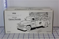 NIB 1955 DIAMOND T TOW TRUCK 1/34 SCALE MODEL CAR