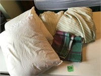 pillows/bedding