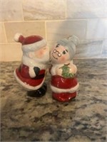 Kissing Santa salt and pepper shakers