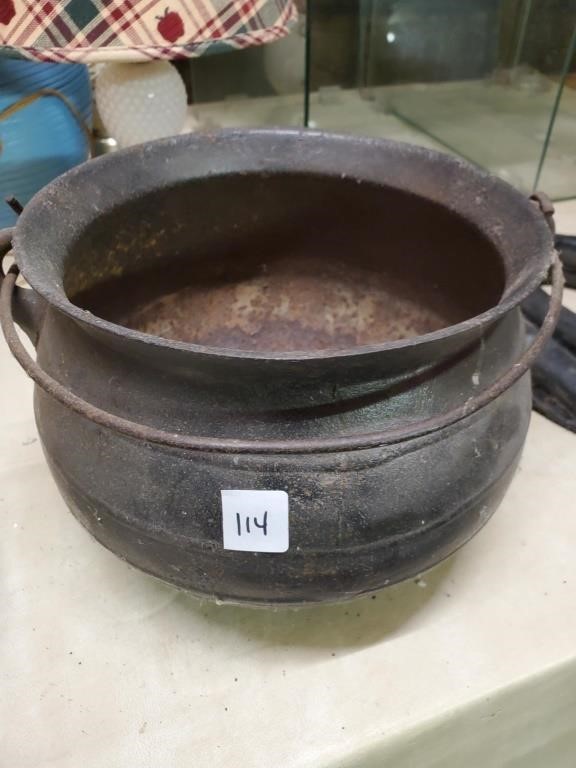 No. 10 Cast Iron Couldron Pot