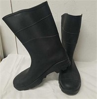 Women's size 10 men's size 8 rubber boots looks