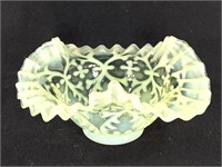 Vaseline Bowl w Opalescent Lace Pattern & Ruffles