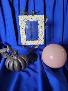 candle holder, picture frame, sphere