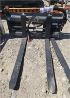 Skid Steer Adjustable Pallet Forks