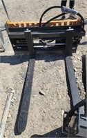 Skid Steer Adjustable Pallet Forks