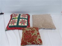 Decor pillows (3)