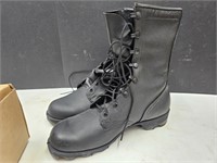 New Combat Boots sz 7 1/2 W
