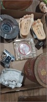 Lot with ashtrays, gun lighter and tobacco tin
