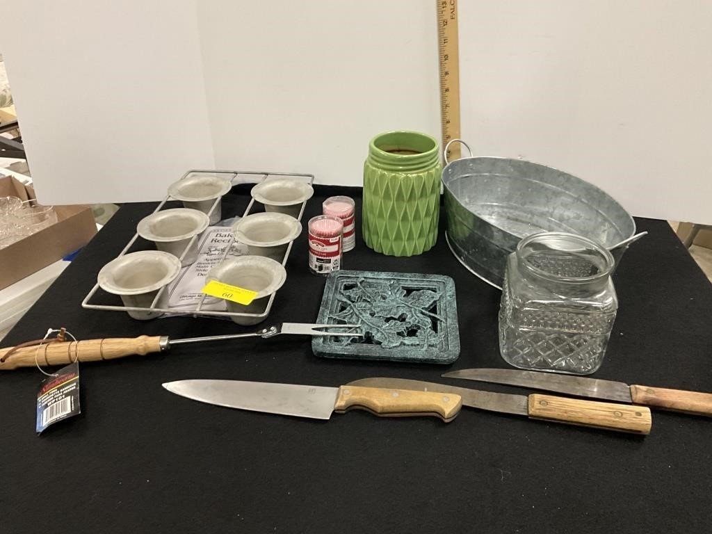 Muffin pan, utensil holder, knifes, trivet