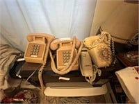 LOT OF OLD PHONES