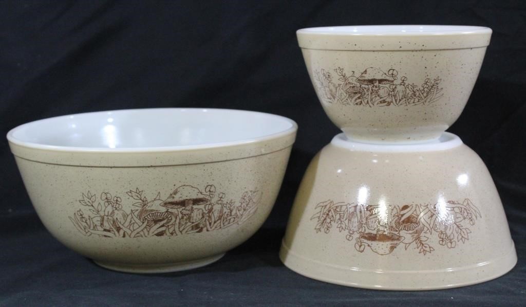 Forest Fancies Pyrex Nesting Mixing Bowls