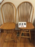 Oak swivel bar stools w/ 24" seat