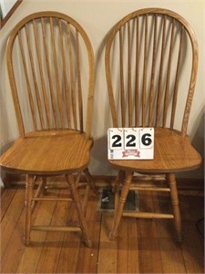 Oak swivel bar stools w/ 24" seat
