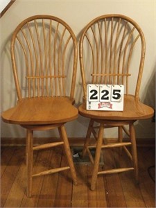 Oak swivel bar stools w/24" seat