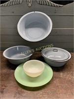 3 PIECES OF ENAMELWARE   FIRE KING PLATE AND BOWL