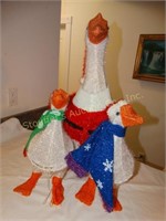 3 pc duck lawn ornament (Lights not working)