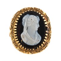 A Lady's 14K Hand Stone Cameo Ring