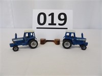 2 Ford TW-20 Toy Tractors