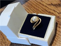 Gold ring with pearl, 14KT, size 7