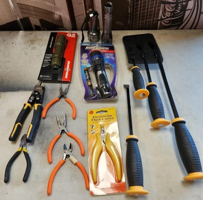 W - MIXED LOT OF HAND TOOLS (W28)