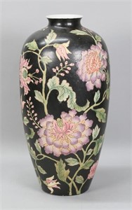 Chinese Porcelain Vase Qianlong Mark