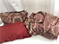 Comforter & Pillows