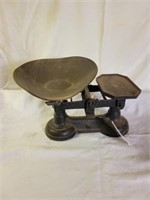 CAST IRON TABLE SCALE W/GALVINIZED PAN