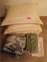 Queen size comforter, two shams with pillows,