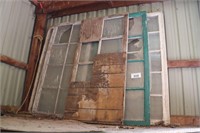 QUANTITY OF OLD WINDOW FRAMES