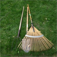 LEAF RAKE, SHOVEL, PITCHFORK