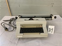 OLIEVTTI  ELECTRIC TYPEWRITER