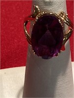 Large stone faceted amethyst ring. 18 K. Size 5
