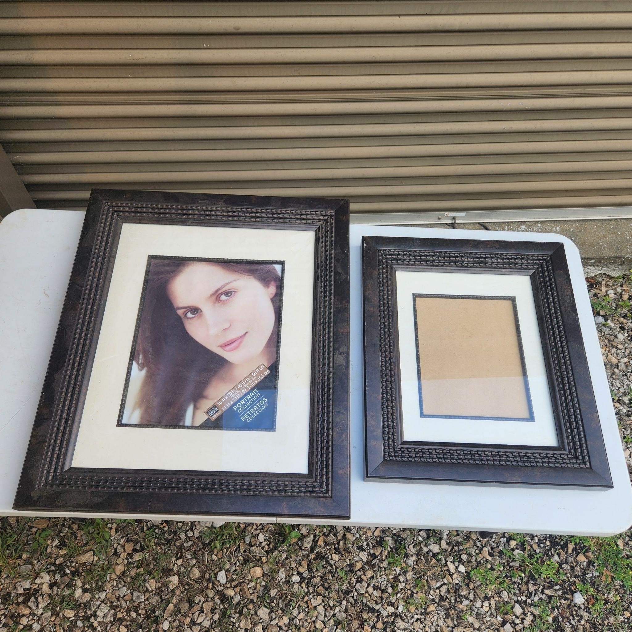 MATCHING PHOTO FRAMES