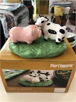 Cow and pig salt/pepper shakers with box