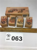 ERTL HISTORICAL TOY SET