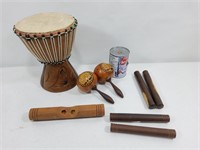Instruments de percussion en bois dont maracas