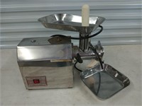 Meat grinder, works